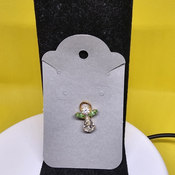 Unlisted Jewelry - Peridot August Birthstone Halo Wings Lapel Pin • Gold Tone • Rhinestone Accent